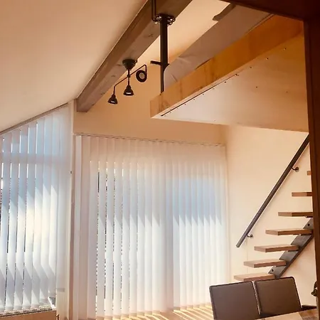 Cozy Dachgeschoss-atelier Apartment