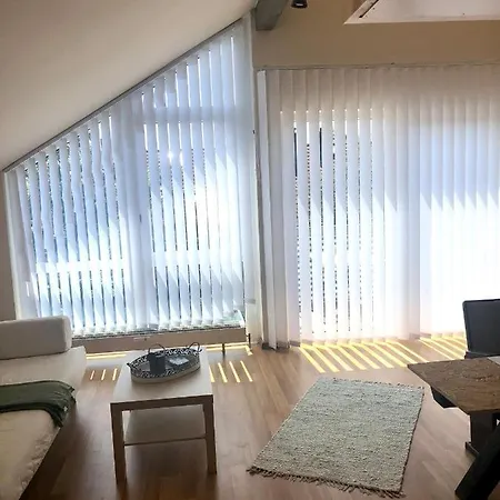Cozy Dachgeschoss-atelier Apartment *