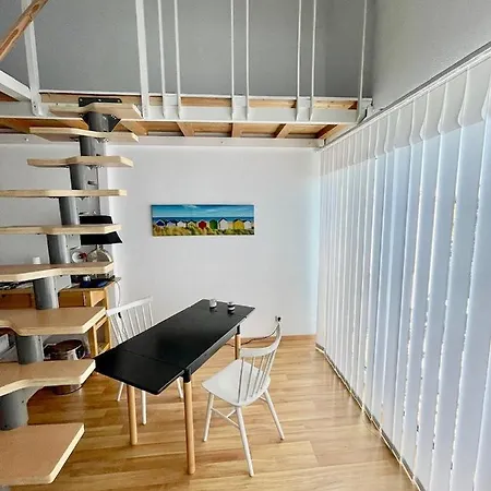 Cozy Dachgeschoss-atelier Apartment